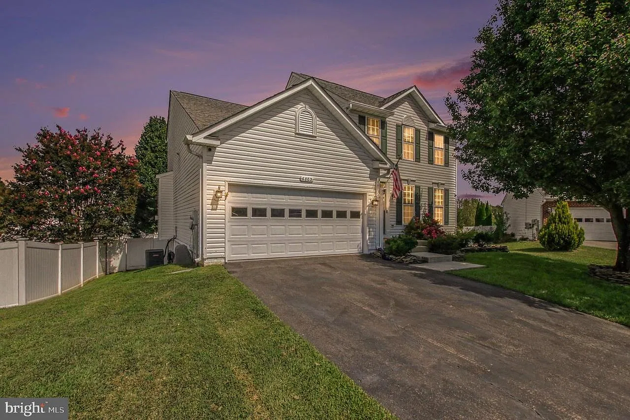 4 bed, 3.5 bath, 3400 sqft, $3,500 — Photo 2