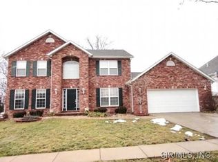 68 E Southcrest Cir, Edwardsville, IL 62025