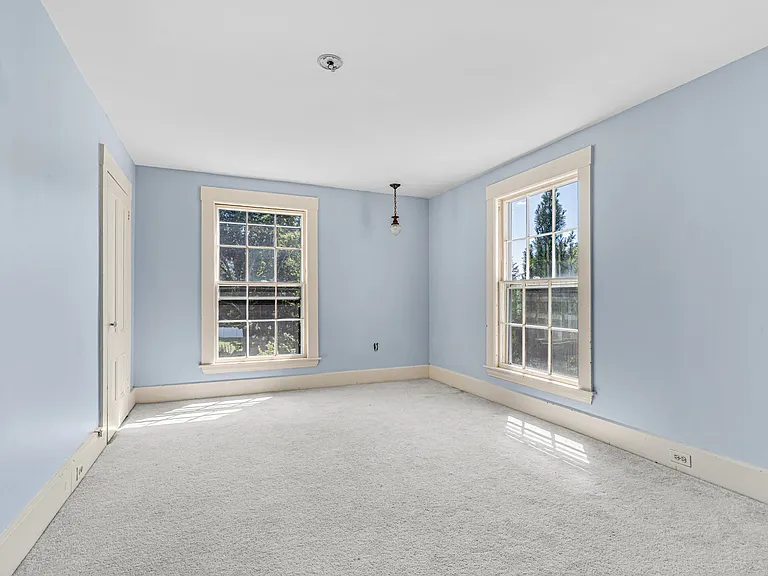 344 Lowell St — Photo 8