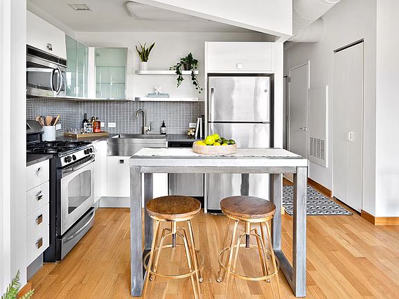 2nd image of 318 Knickerbocker Ave APT 3G