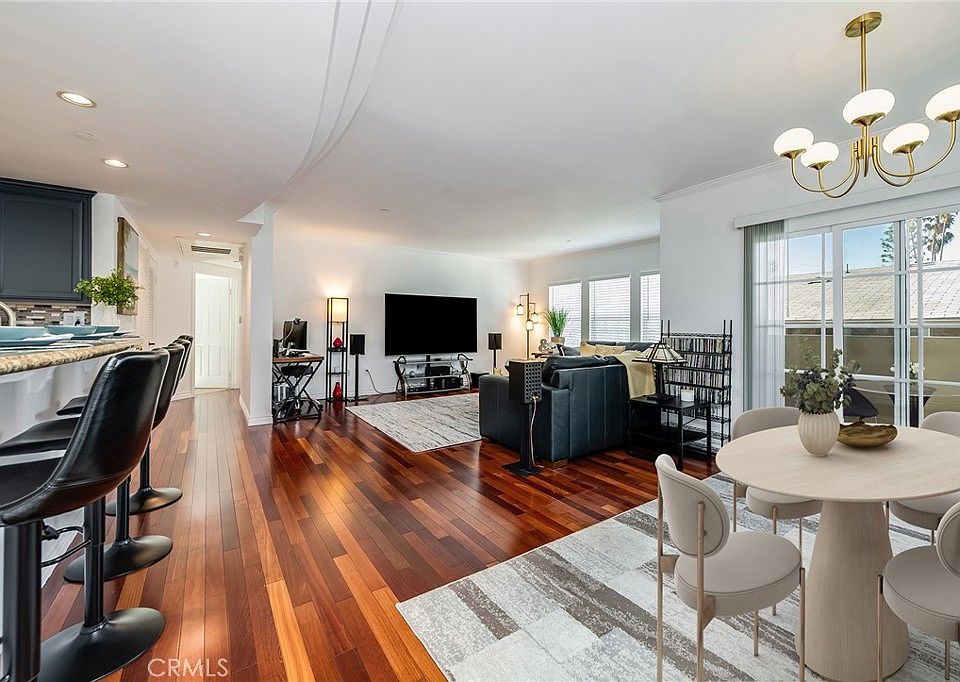 1st image of 4832 Whitsett Ave Unit 305