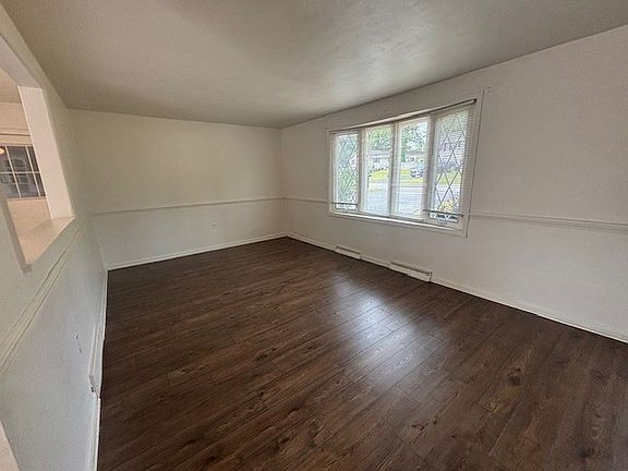 3rd image of 285 Denton Dr