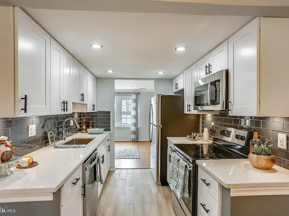 8215 Claremont Woods Dr, Alexandria, VA 22309