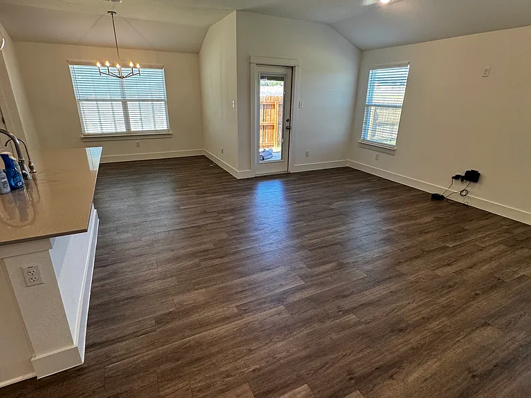 1154 Lexington Dr — Photo 10