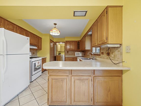 4th image of 5425 W 83rd Pl