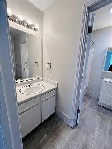 1107 Carrollton Ave — Photo 9