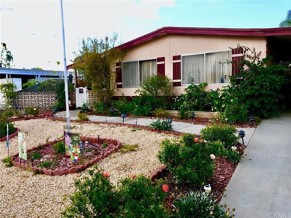 1st image of 43793 Acacia Ave