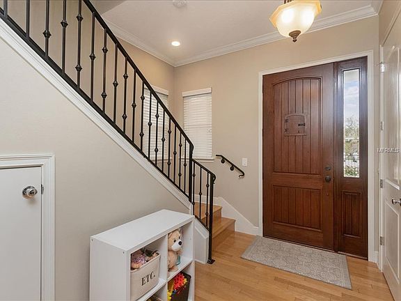 4th image of 900 Mead Ave