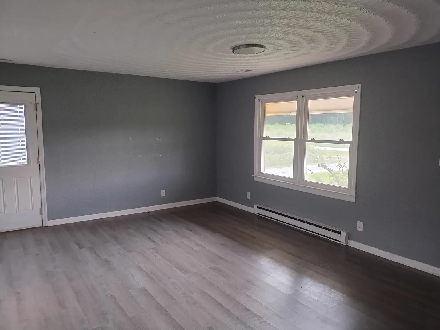4 bed, 1188 sqft, $1,900 — Photo 2