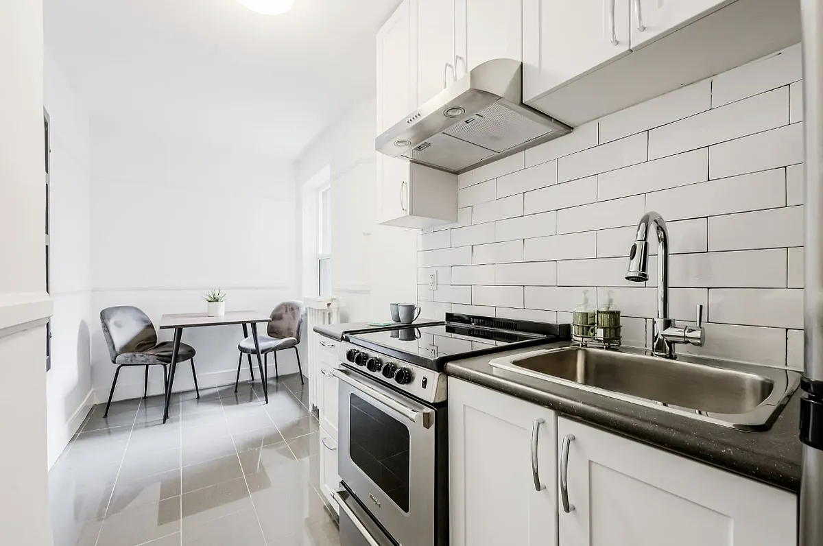 210 Wychwood Avenue — Photo 1