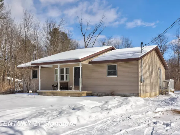 4909 Caine Rd, Vassar, MI 48768