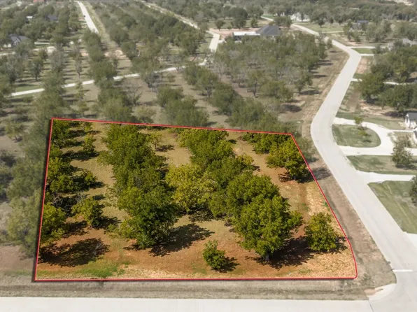 2013 Skylane Dr, Granbury, TX 76049