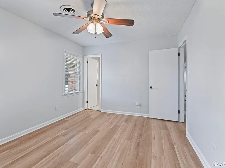 111 Lori St — Photo 20