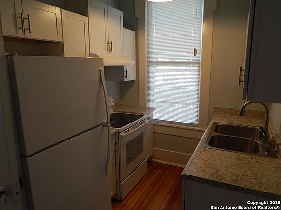 4th image of 1120 W Woodlawn Ave APT 2