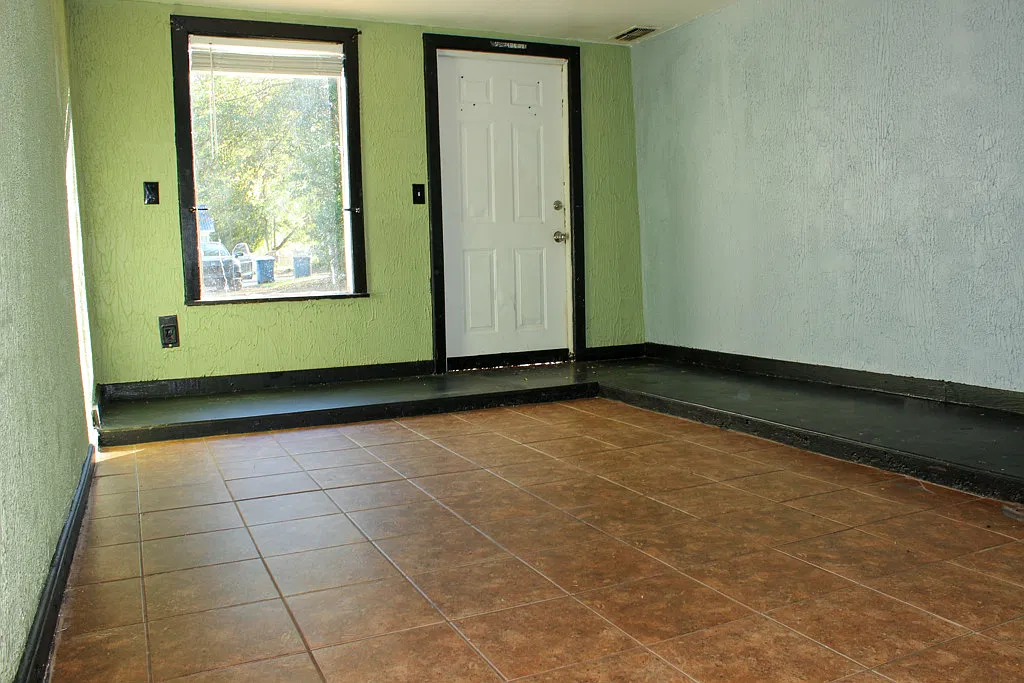809 Beckley St — Photo 1