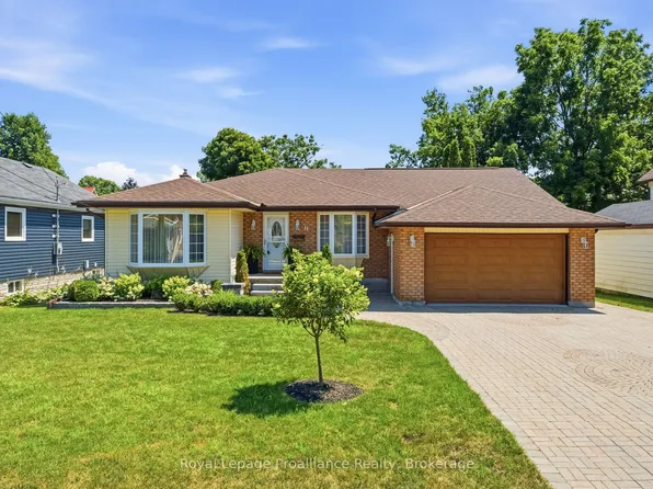 11 Addison St, Brighton, ON K0K 1H0