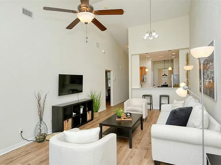 905 Fairway Cove Ln #205 — Photo 8