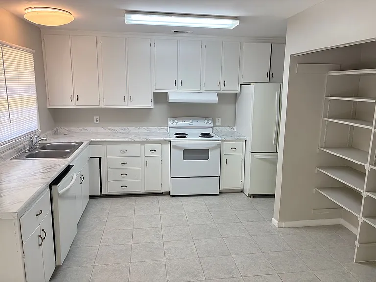 104 Herty Dr — Photo 2