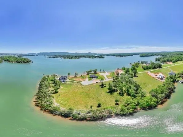 389 Hyannis Point, Union Hall, VA 24176
