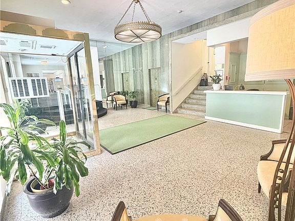 4th image of 144 N Dithridge St Penthouse 1