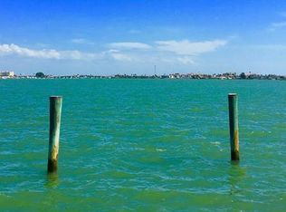 16001 4th St E, Redington Beach, FL 33708