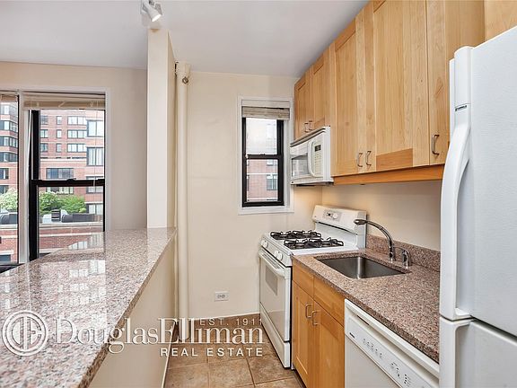 3rd image of 400 W 58th St APT 6B