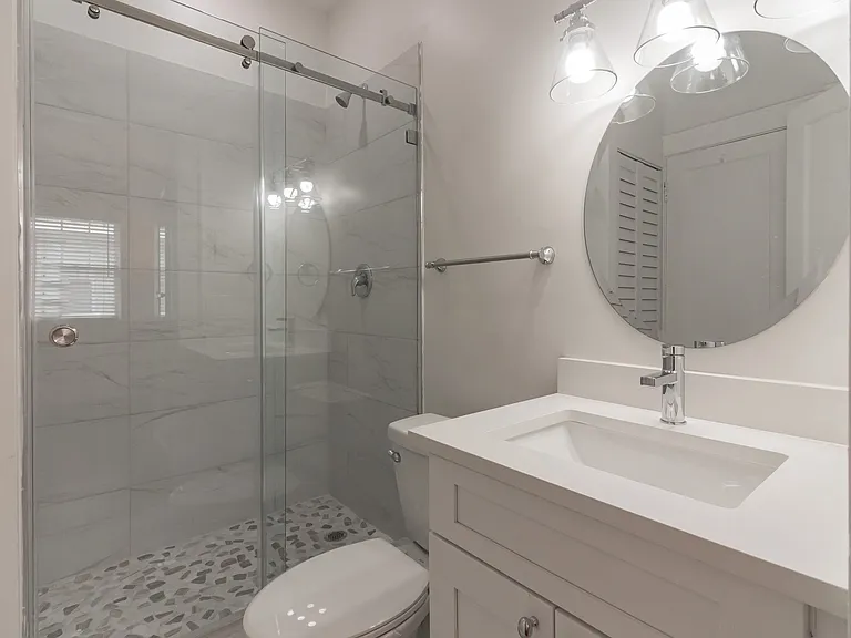 Lorenzo by Innovo Living Hyde Park — Photo 7