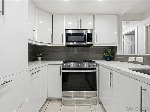 3rd image of 1564 Tanglewood Ln Unit 18