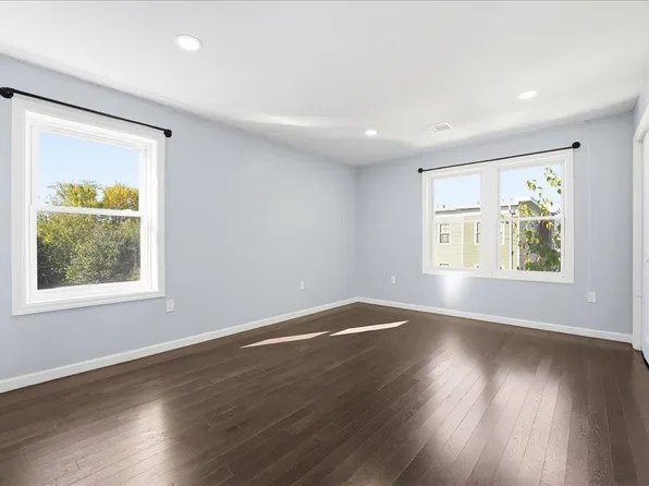 225 Freeman Avenue image 10 of 24