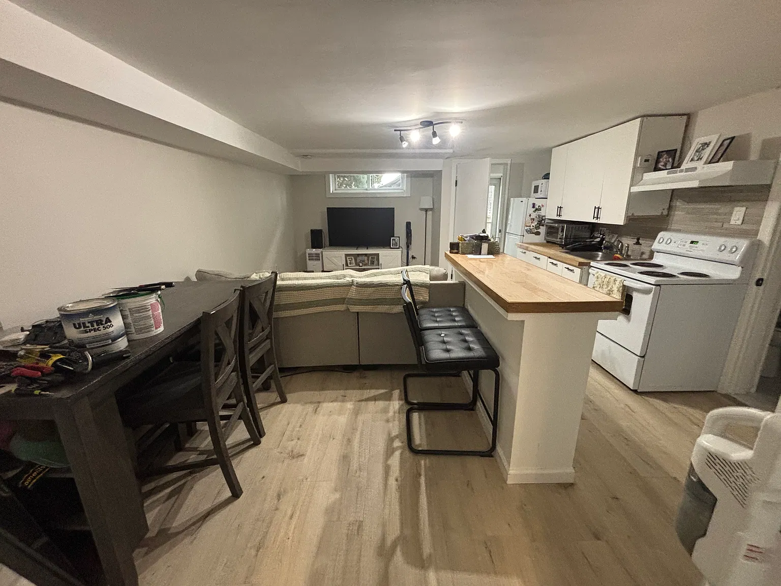 1 bed, 700 sqft, $1,800 — Photo 2