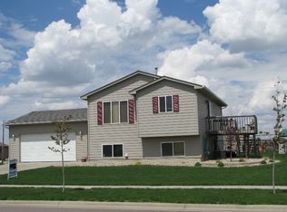 706 Lois Ln, Harrisburg, SD 57032