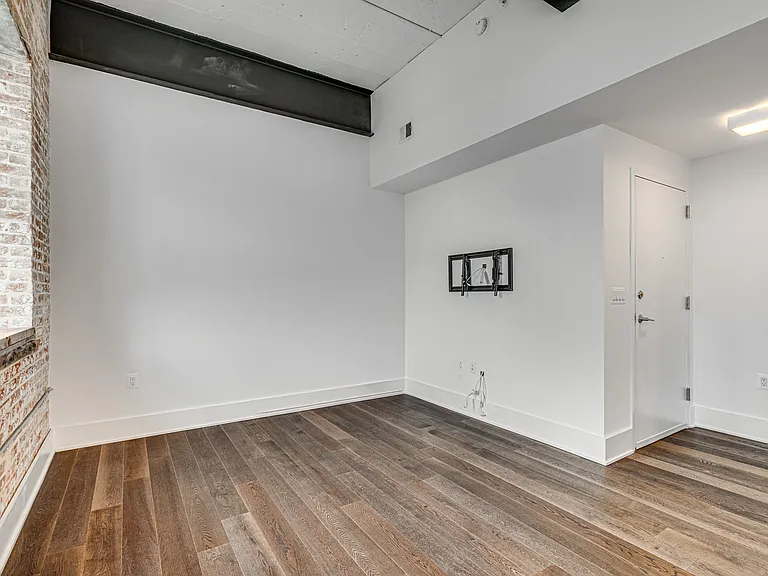 Living Room (TV Mount included)