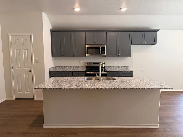 1340 Loess St — Photo 3
