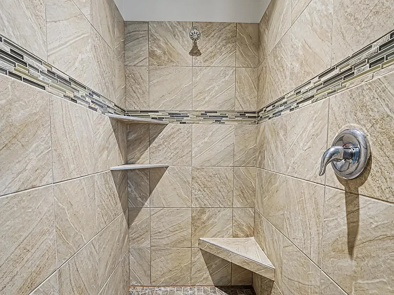 2040 Kelly Dr — Photo 23