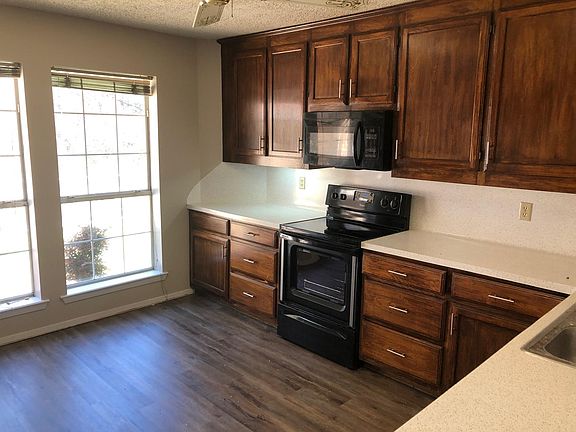 2nd image of 303 Whiffletree Dr