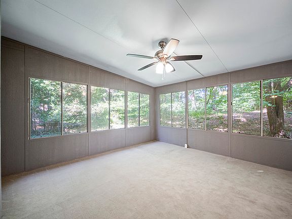 5th image of 380 Madeline Cir