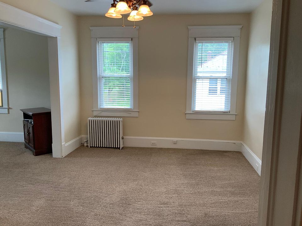 2nd/Middle living room
