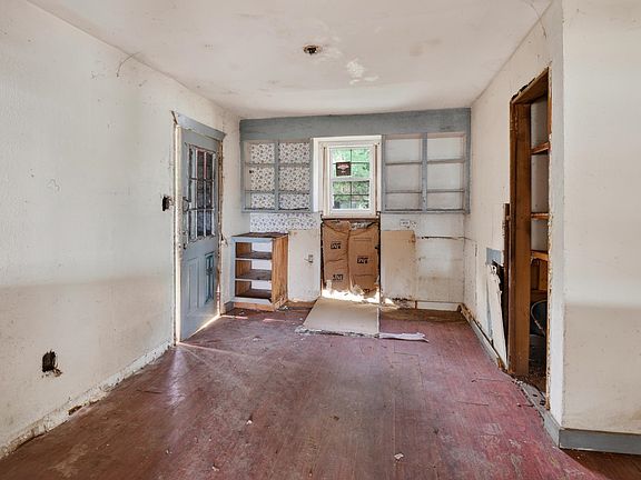 5th image of 1107 SE 24th St
