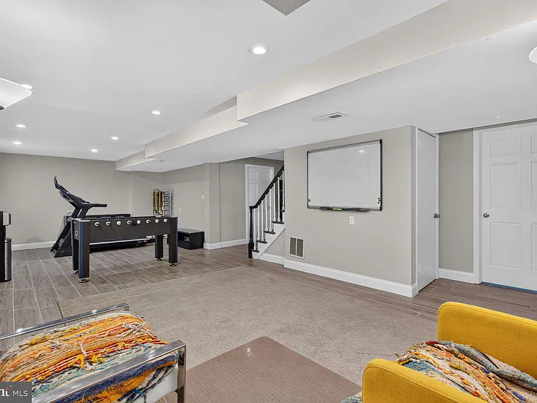 6720 Newbold Dr — Photo 25