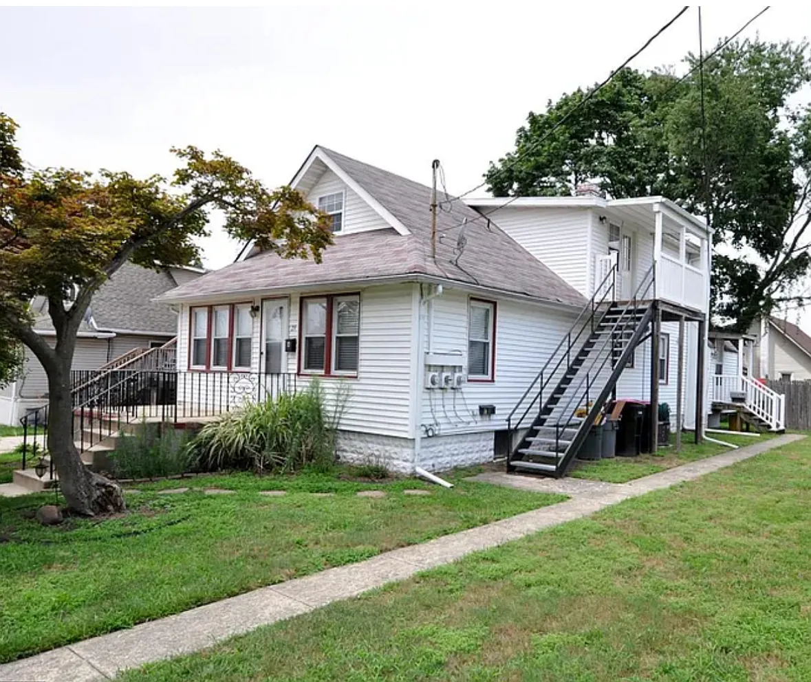 Building Photo - 29 8th Ave #A