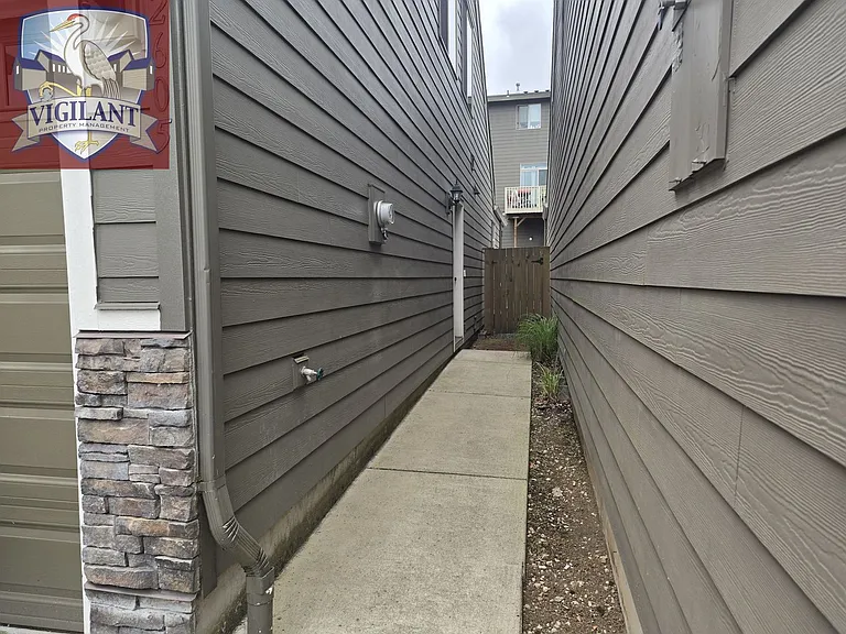 2605 NE 130th Ct — Photo 12