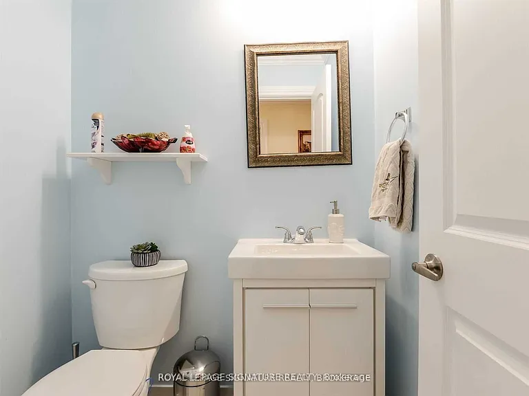 6222 Fullerton Cres — Photo 18