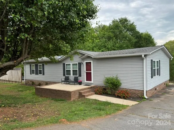 552 Middle St, Ellenboro, NC 28040