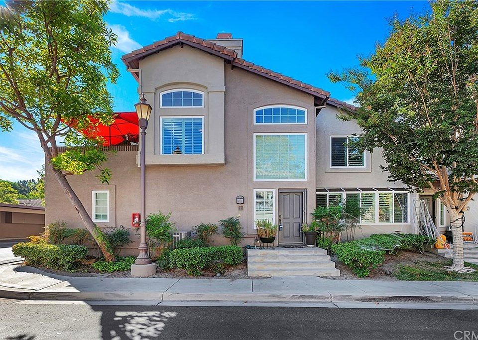 1st image of 2 Tamarac Pl