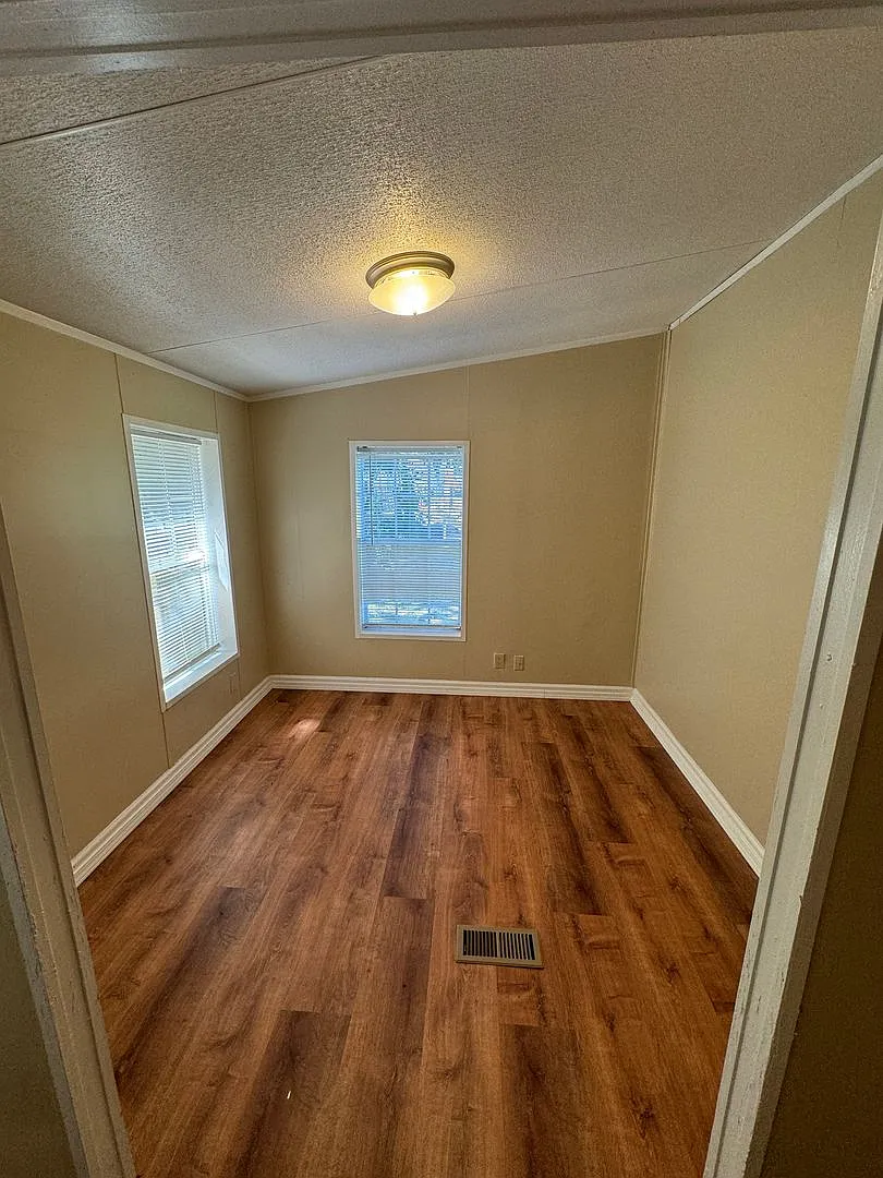 Nice 4/2 Mobile Home On Flournoy Lucas — Photo 4