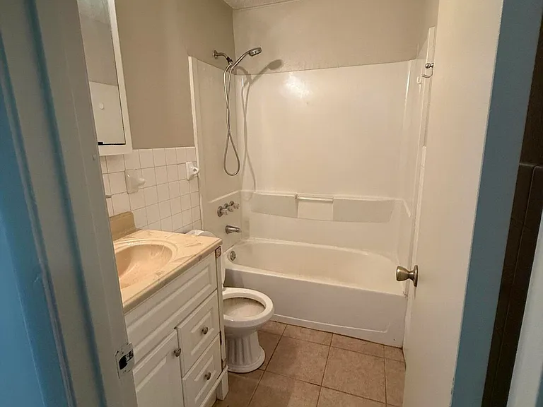 1616 Courtney Dr — Photo 11