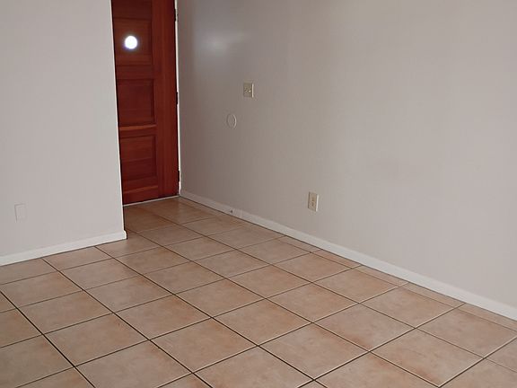 3rd image of 21696 SW Raintree St