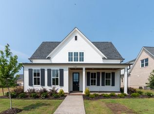 2145 Greenbrier Lakes Blvd N, Piperton, TN 38017