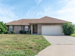 403 E Pintail Dr, Ozark, MO 65721