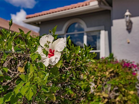 3rd image of 17208 Hampton Blvd